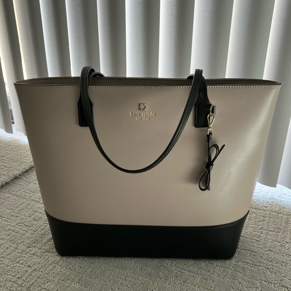 Kate Spade Tote - Picture 3 of 7